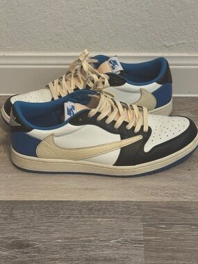 Travis Scott Nike Air Jordan 1 Low - White/Black/Blue/Cream